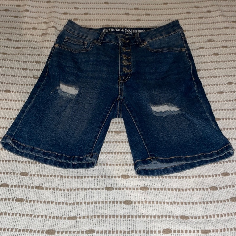 Roebuck & Co. Bermudas Size 6